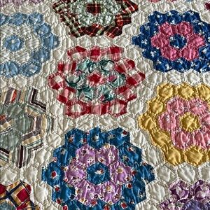 Floral Patchwork Quilt with Multicolor Design